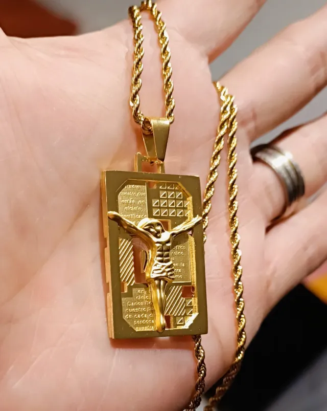 Colgante Cristo Padre Nuestro Acero Dorado