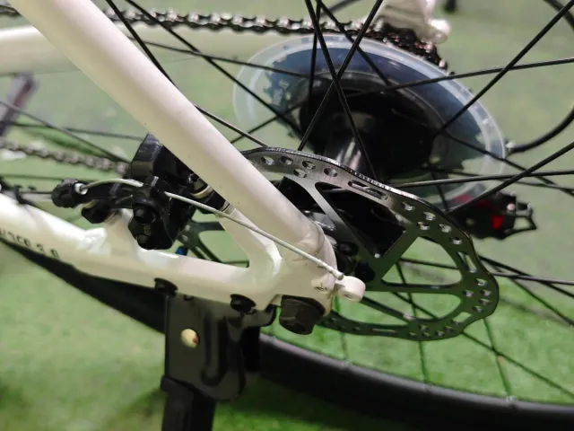 Bicicleta urbana CARPAT de alumínio e carbono NOVA