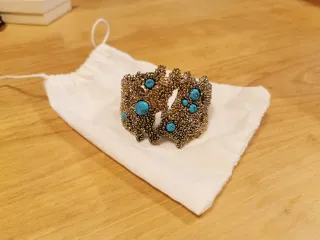 Pulsera Bimba y Lola dorada con turquesas