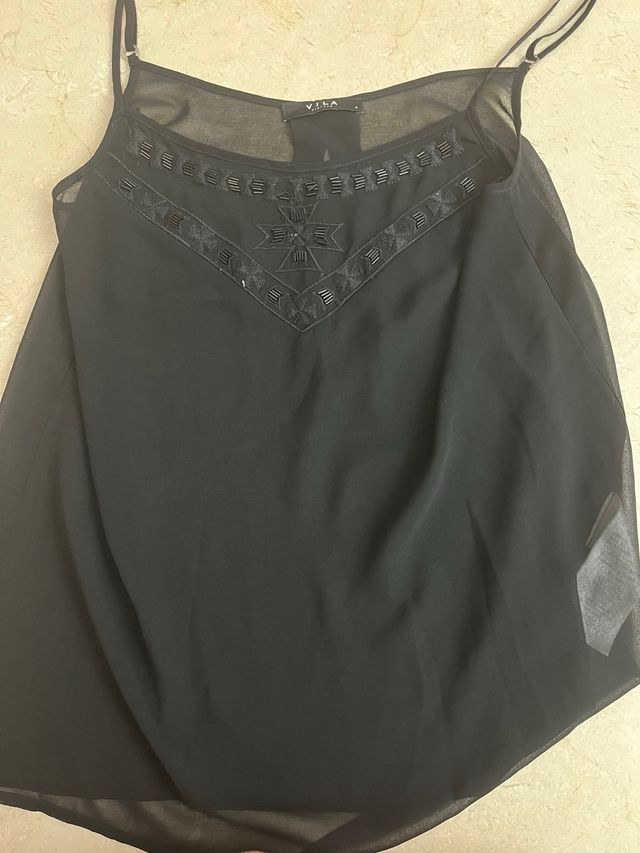 Dos tops negros talla OS