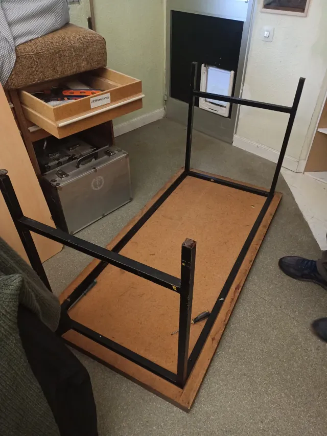 Estructura metálica mesa estilo industrial