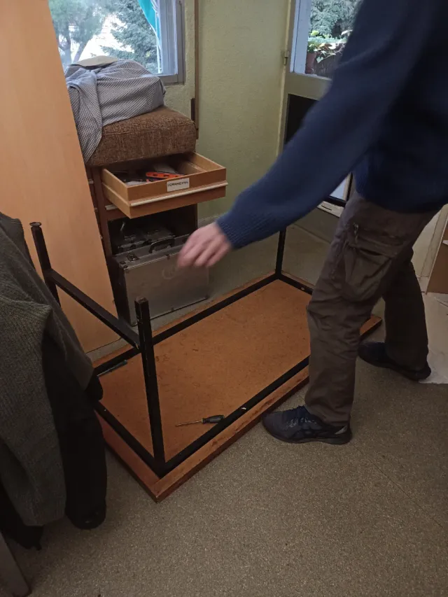 Estructura metálica mesa estilo industrial