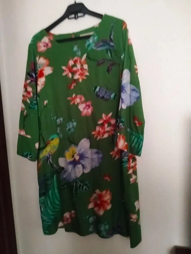 Abito con stampa floreale verde