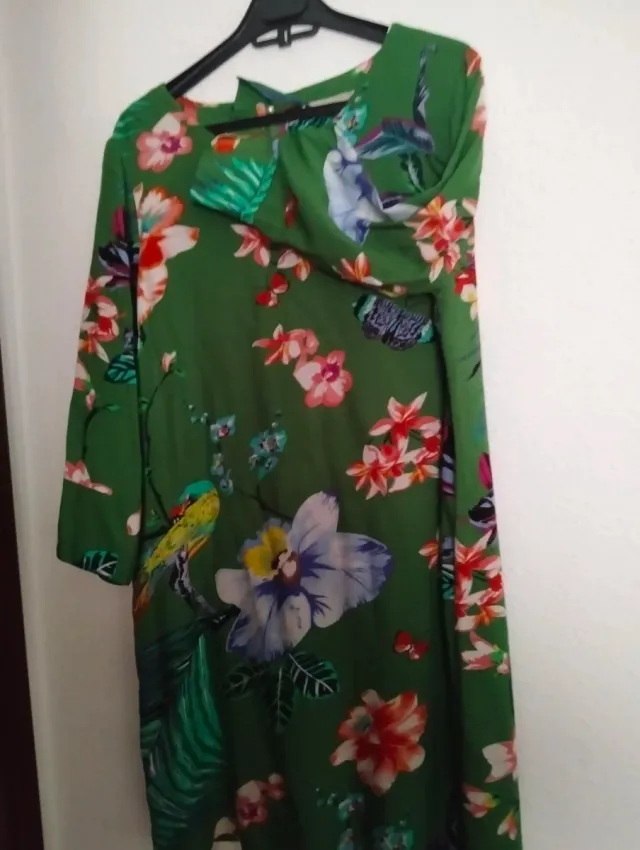 Abito con stampa floreale verde