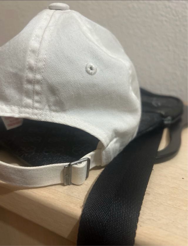 Gorra Adidas Blanca y Negra