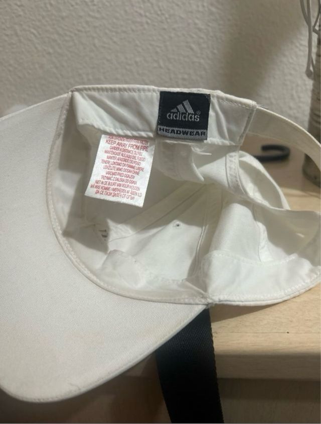 Gorra Adidas Blanca y Negra
