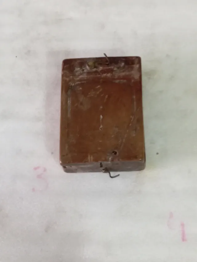 Bussola antica e 3 fibbie militari