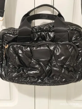 Bolso bandolera negro acolchado