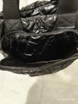 Bolso bandolera negro acolchado