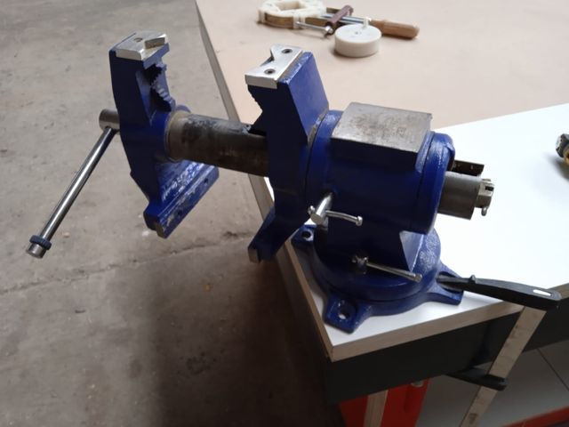 Tornillo de banco giratorio