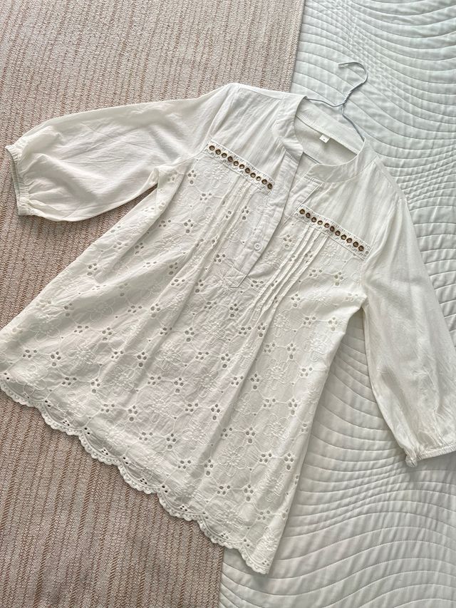 Blusa blanca bordada mujer.