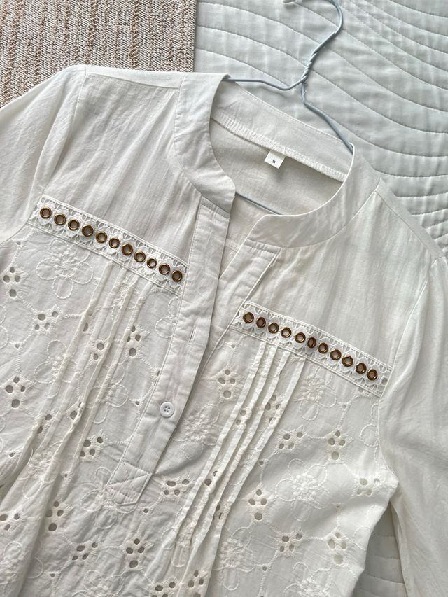 Blusa blanca bordada mujer.