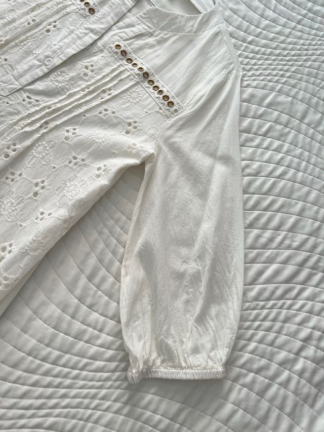 Blusa blanca bordada mujer.