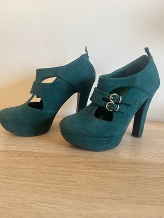 Zapatos de tacón verde ante