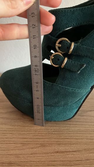 Zapatos de tacón verde ante