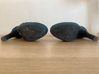 Zapatos de tacón verde ante