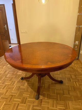 Mesa de comedor redonda de madera maciza