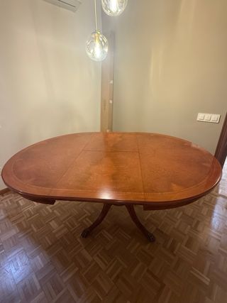 Mesa de comedor redonda de madera maciza