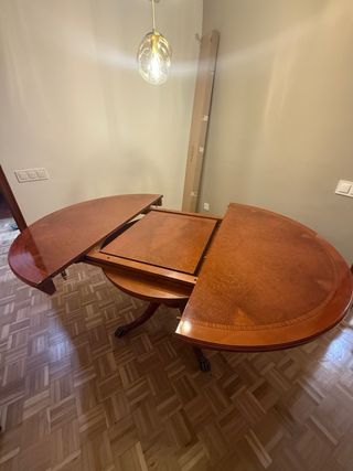 Mesa de comedor redonda de madera maciza