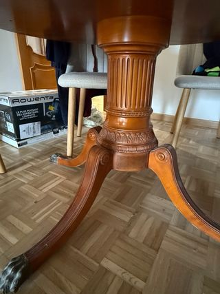 Mesa de comedor redonda de madera maciza