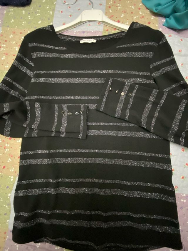 Jersey negro con rayas plateadas