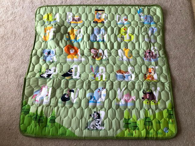 Alfombra infantil ABC acolchada 127x127 cm