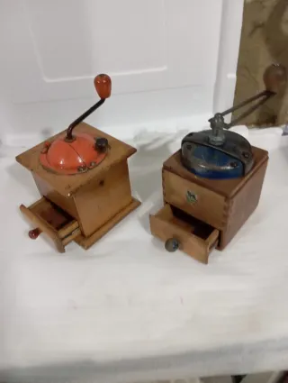 2 Molinillos de café antiguos