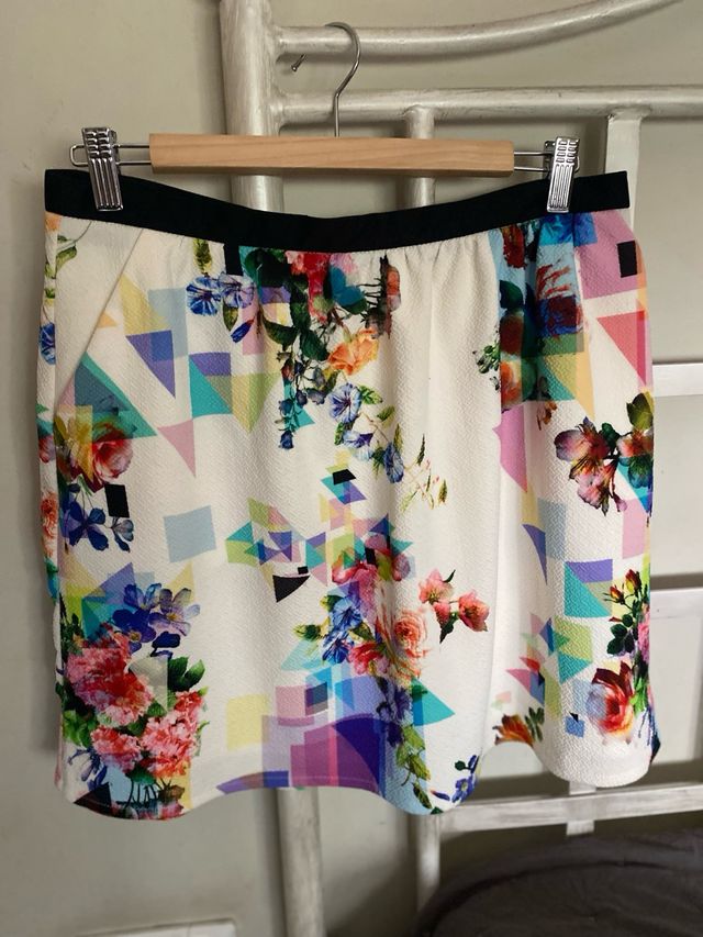 Falda estampada floral geométrica