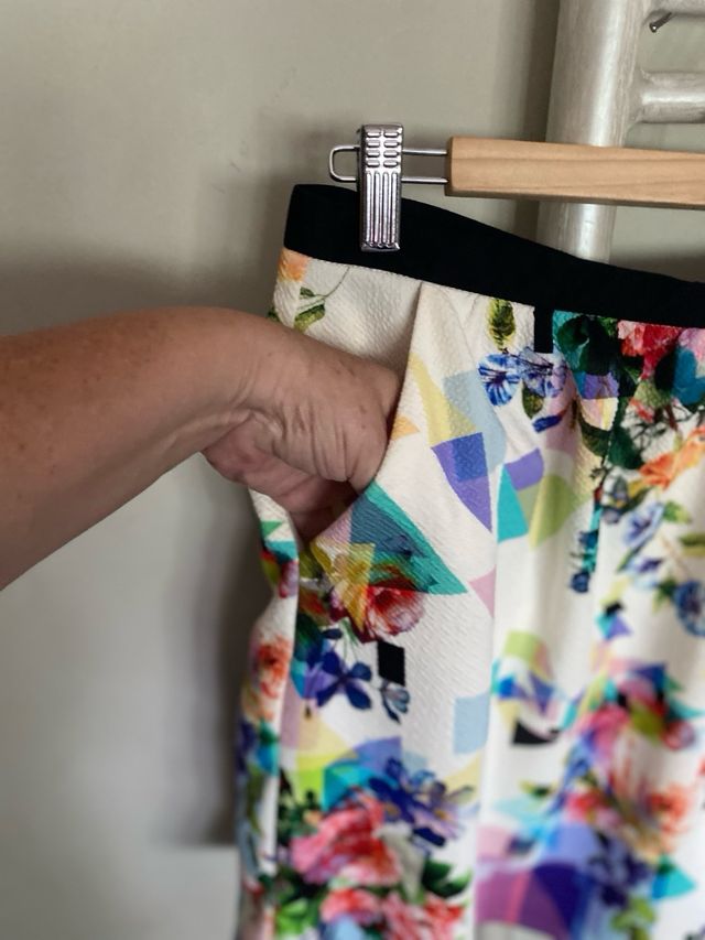 Falda estampada floral geométrica