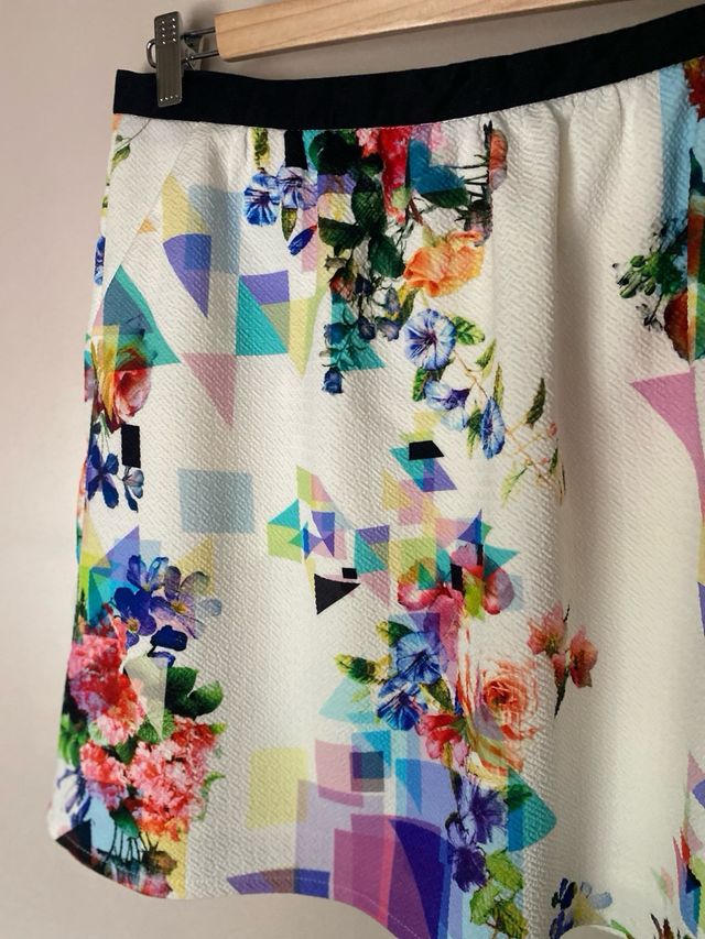 Falda estampada floral geométrica