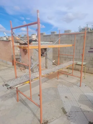 Andamio con 2 chapas y 2 carretillas