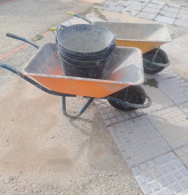 Andamio con 2 chapas y 2 carretillas