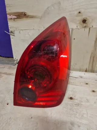 Piloto trasero derecho Nissan Primera P12