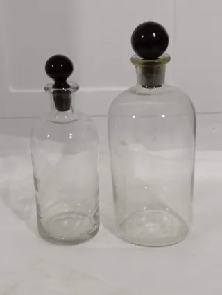 2 Vecchie Bottiglie di Vetro Soffiato Antiche