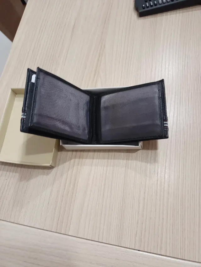 Cartera de caballero con rayas