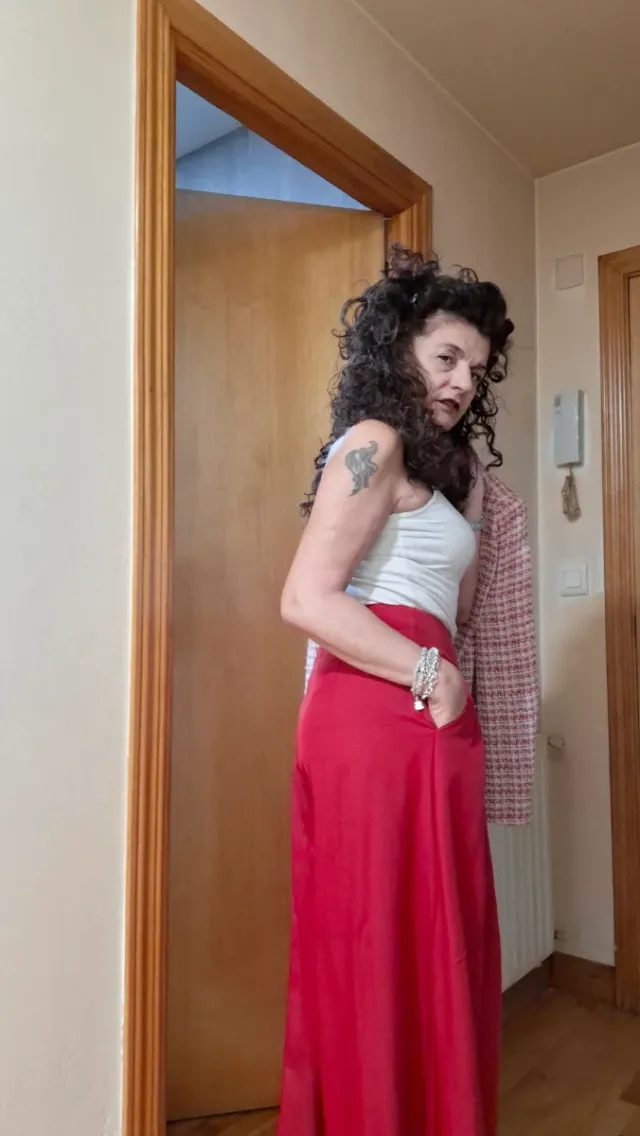 Pantalón con pinzas huecas ancho rojo y + beige