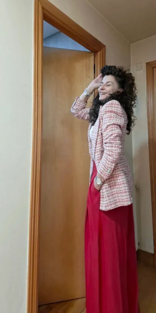 Pantalón con pinzas huecas ancho rojo y + beige