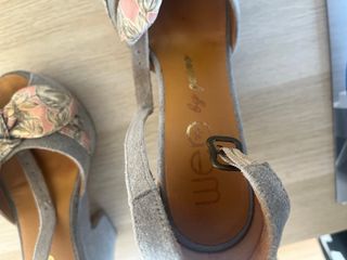 Sandalias cuña ante gris