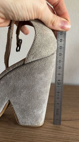 Sandalias cuña ante gris