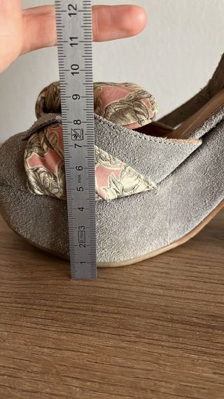 Sandalias cuña ante gris