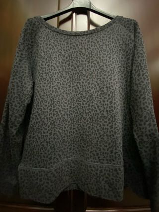 Sudadera animal print gris