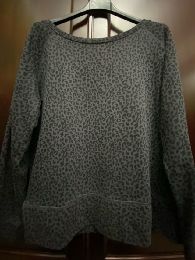 Sudadera animal print gris