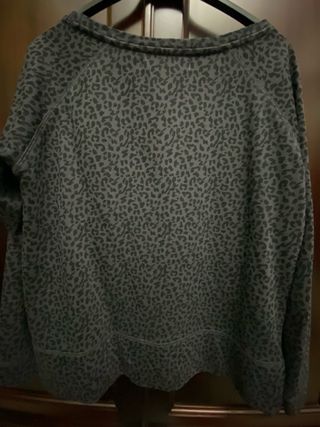 Sudadera animal print gris
