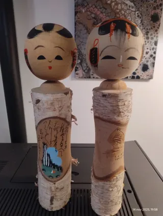 Kokeshi vintage in legno con decorazioni