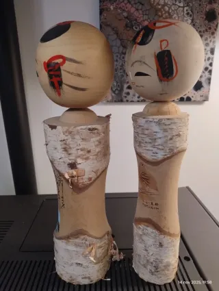 Kokeshi vintage in legno con decorazioni