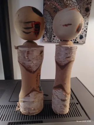 Kokeshi vintage in legno con decorazioni