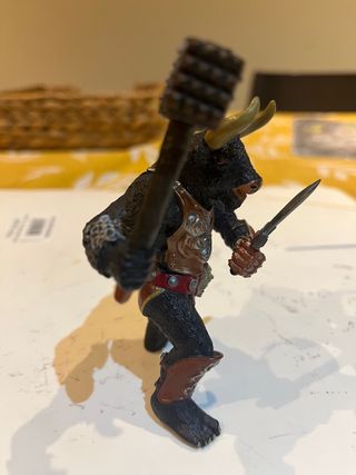 Minotauro Guerrero Martillo Juguete Figura