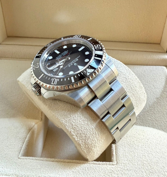 Reloj elegante de vestir absolutamente nuevo