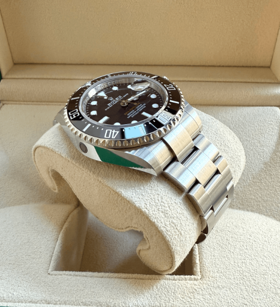 Reloj elegante de vestir absolutamente nuevo