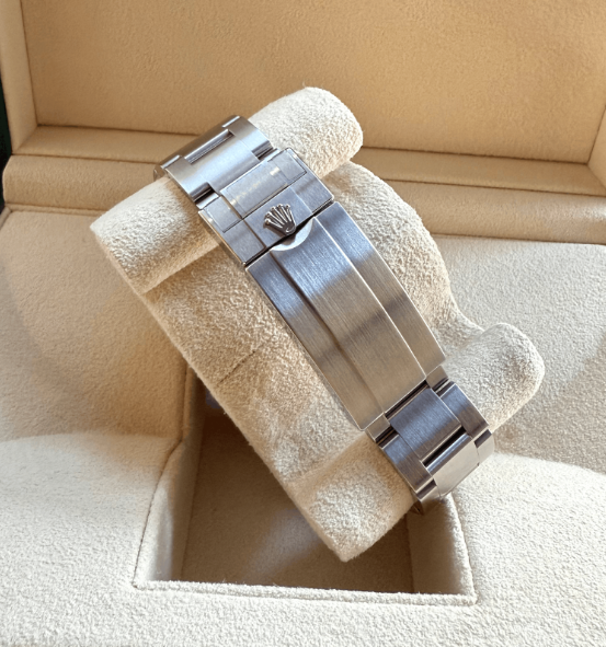 Reloj elegante de vestir absolutamente nuevo